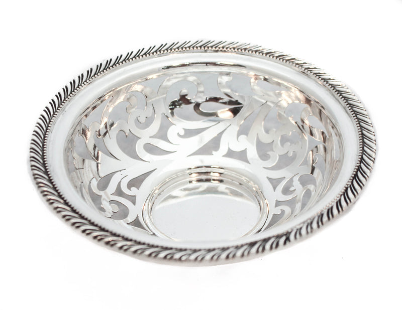 FINE 925 STERLING SILVER HANDMADE CHASED CUT OUT FLORAL DESIGNED CENTERPIECE