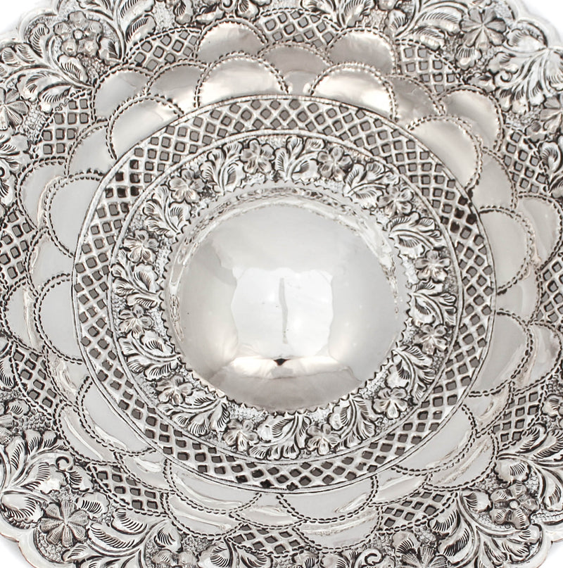 925 STERLING SILVER CHASED ORNATE FISH SCALE DESIGN FLORAL APPLIQUE ROUND DISH